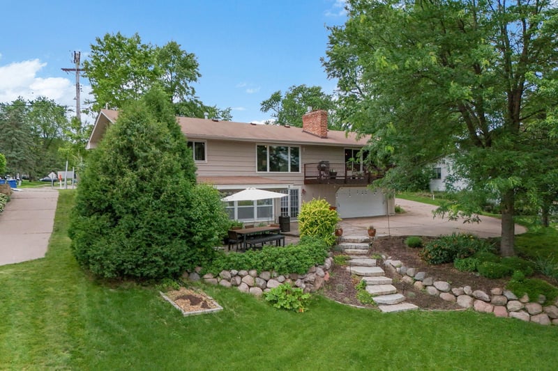 2001 Long Lake Rd, New Brighton, MN 55112
