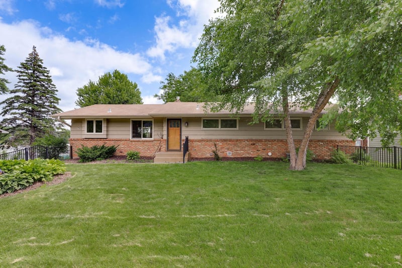 2001 Long Lake Rd, New Brighton, MN 55112