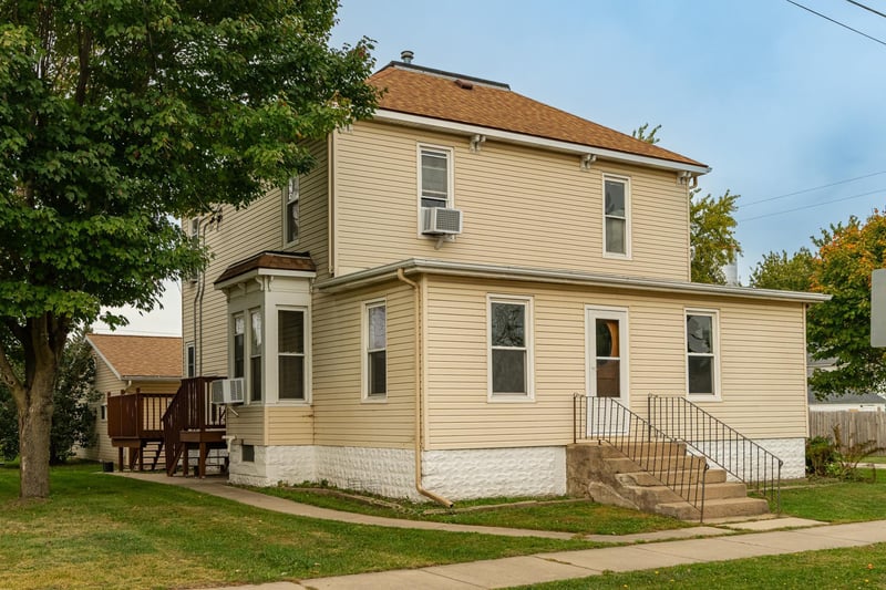 416 State St, West Concord, MN 55985