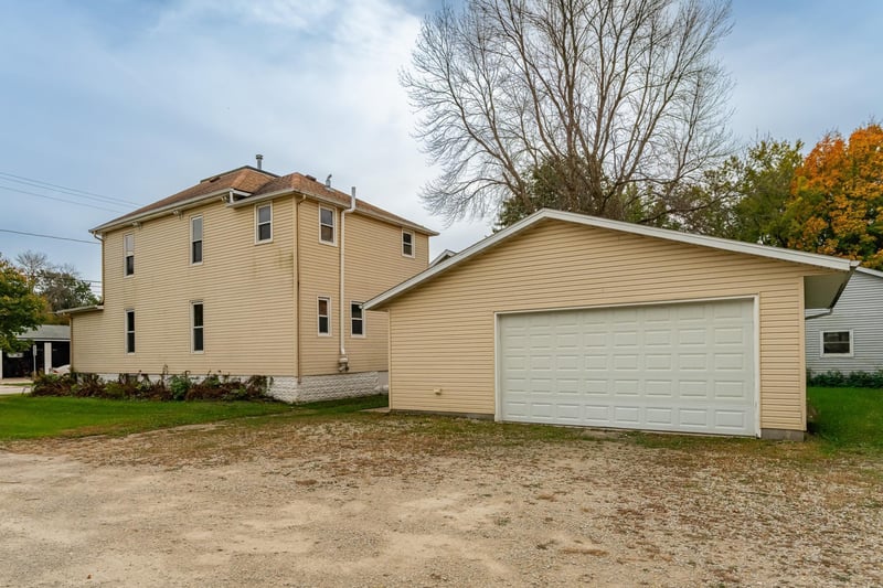 416 State St, West Concord, MN 55985