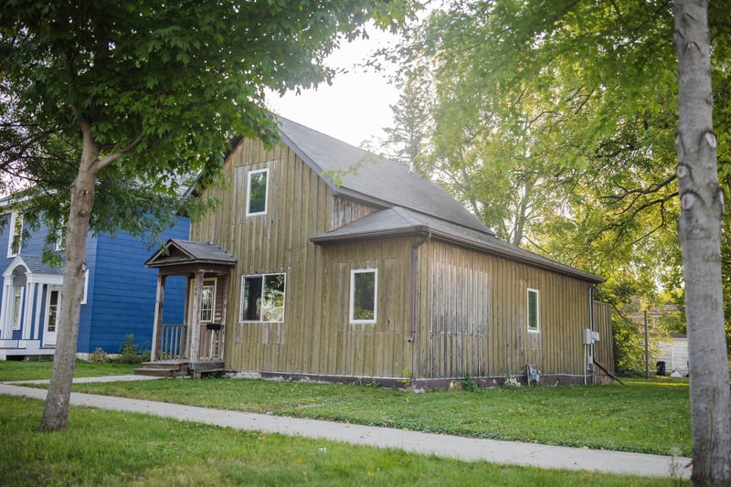 104 E 5th St, Morris, MN 56267
