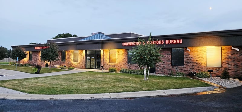 2104 12 Hw E, Willmar, MN 56201