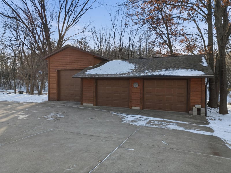 3853 90th St E, Inver Grove Heights, MN 55076