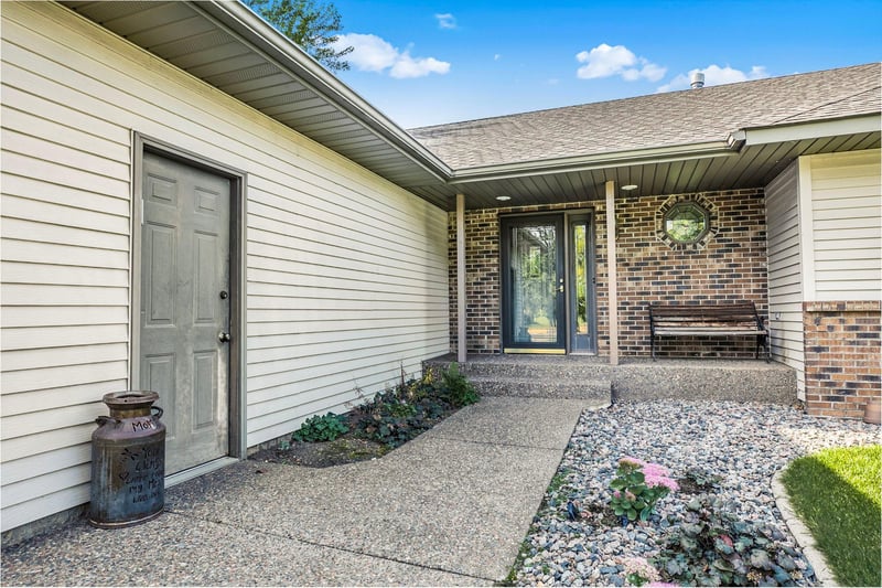 624 Park Ave SE, Pierz, MN 56364