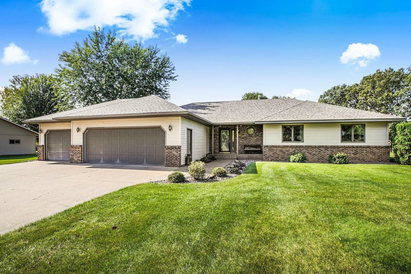 624 Park Ave SE, Pierz, MN 56364