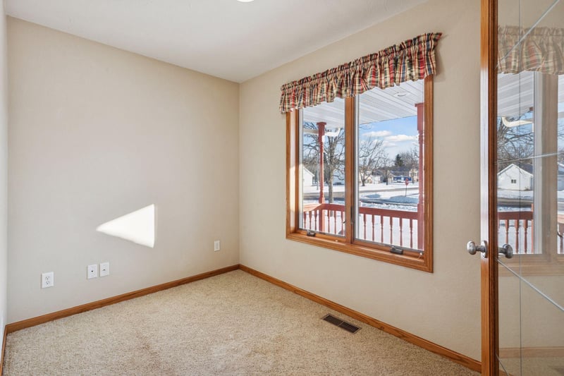 500 Chatfield Ln, Belle Plaine, MN 56011