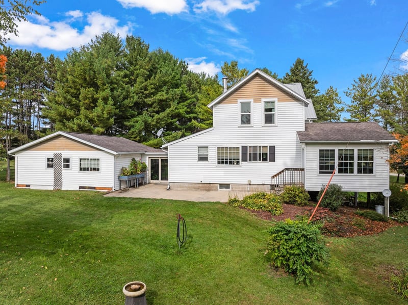 11349 Equine Dr, Saint Charles, MN 55972