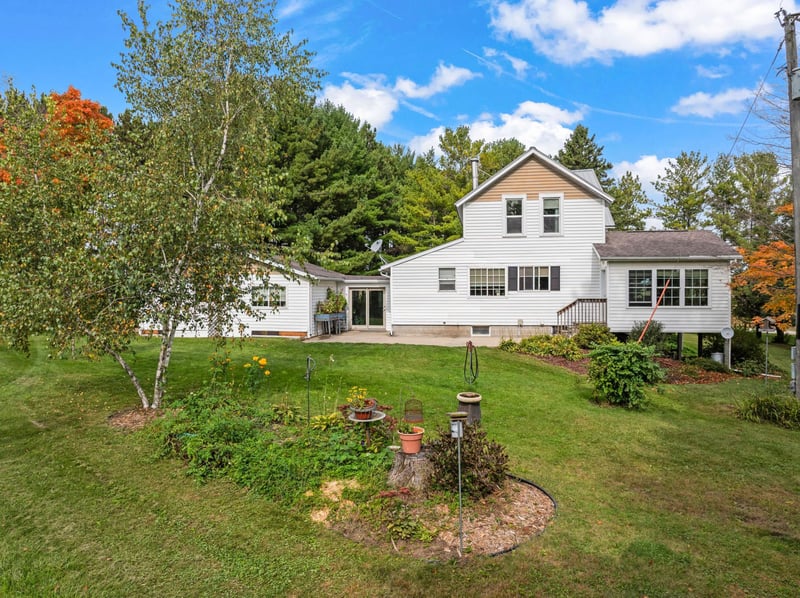 11349 Equine Dr, Saint Charles, MN 55972