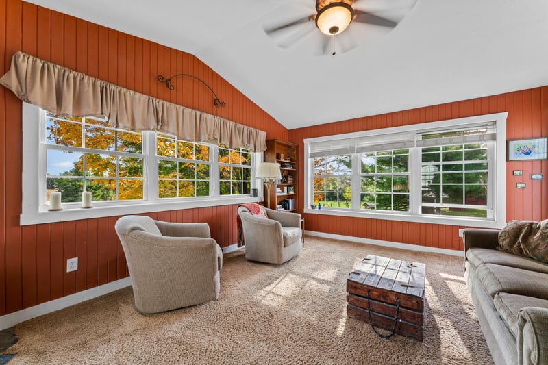 11349 Equine Dr, Saint Charles, MN 55972