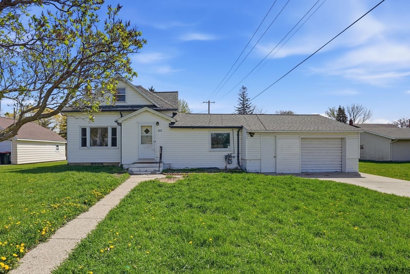 302 Division St, Gaylord, MN 55334