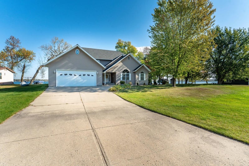 42221 Ukkelberg Dr, Clitherall, MN 56524
