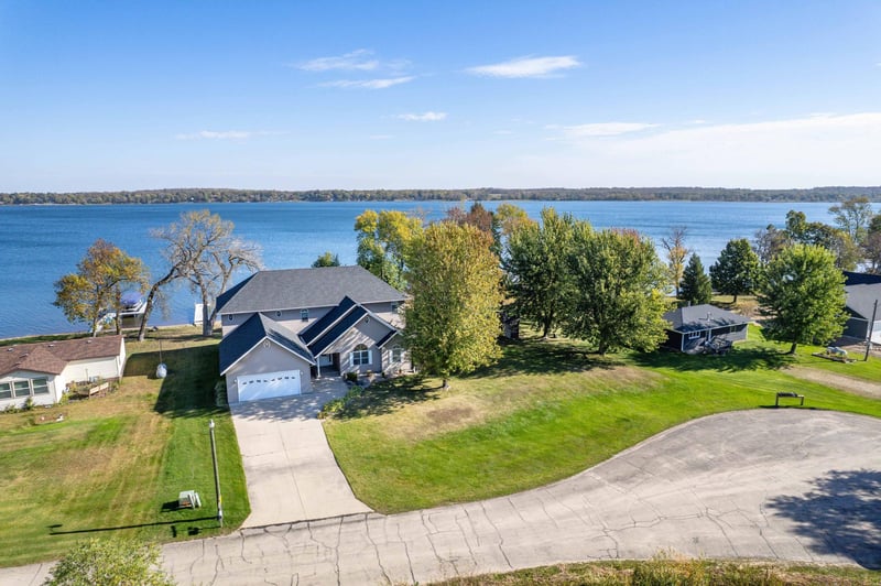 42221 Ukkelberg Dr, Clitherall, MN 56524