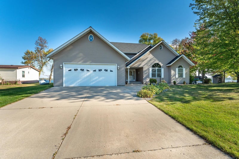 42221 Ukkelberg Dr, Clitherall, MN 56524