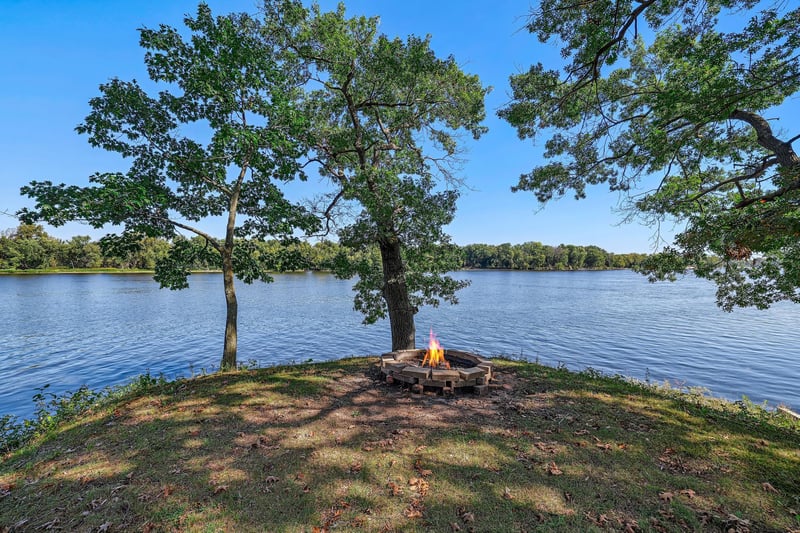 25578 Pelican Ln, Winona, MN 55987