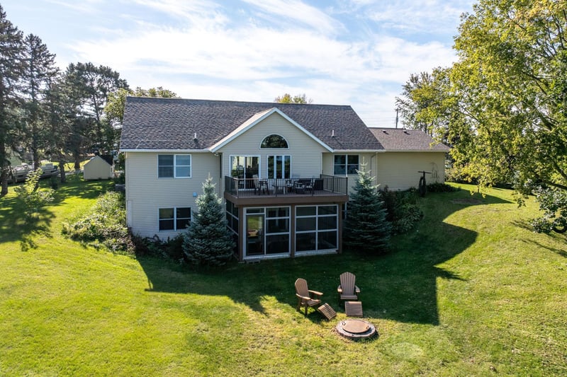 26728 Sioux Trl, Madison Lake, MN 56063