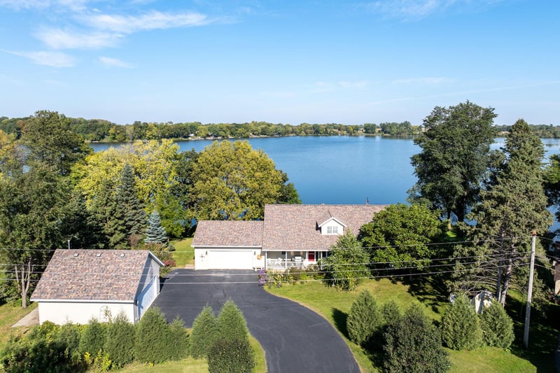 26728 Sioux Trl, Madison Lake, MN 56063