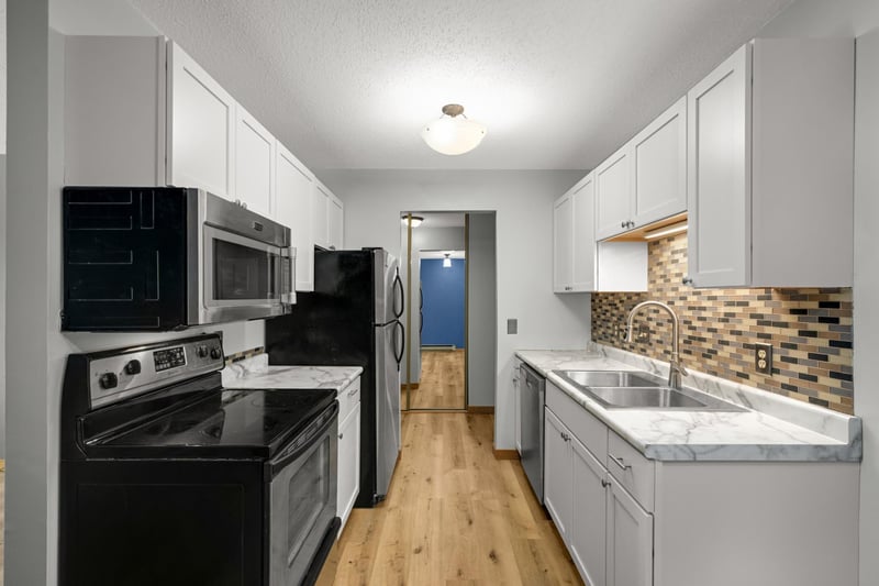 14115 Pennock Ave #303, Apple Valley, MN 55124