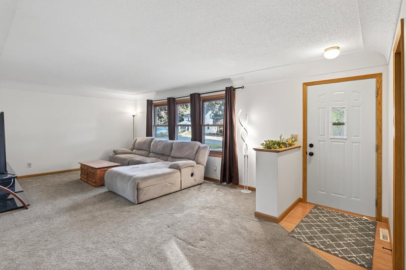 139 Elm St E, Norwood Young America, MN 55368