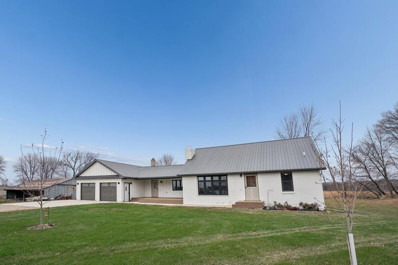 13198 100th St, Glencoe, MN 55336