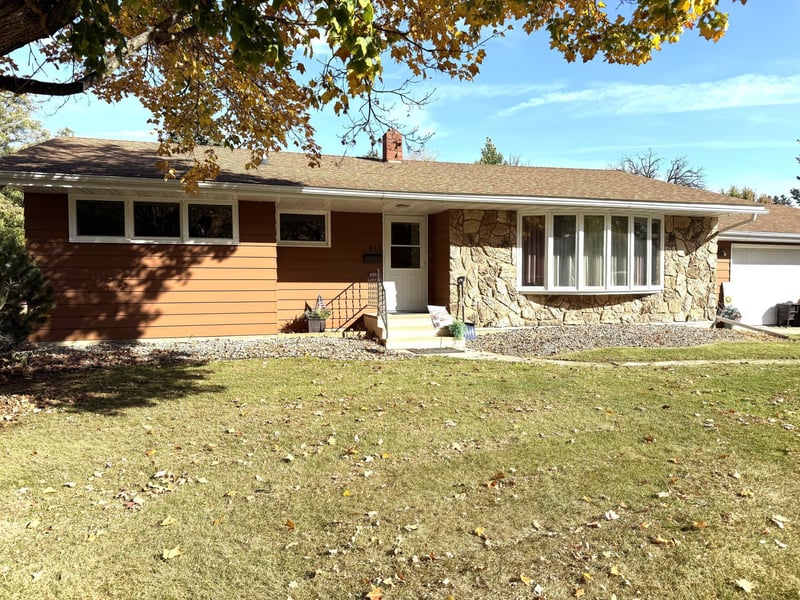 411 8th St NE, Fosston, MN 56542