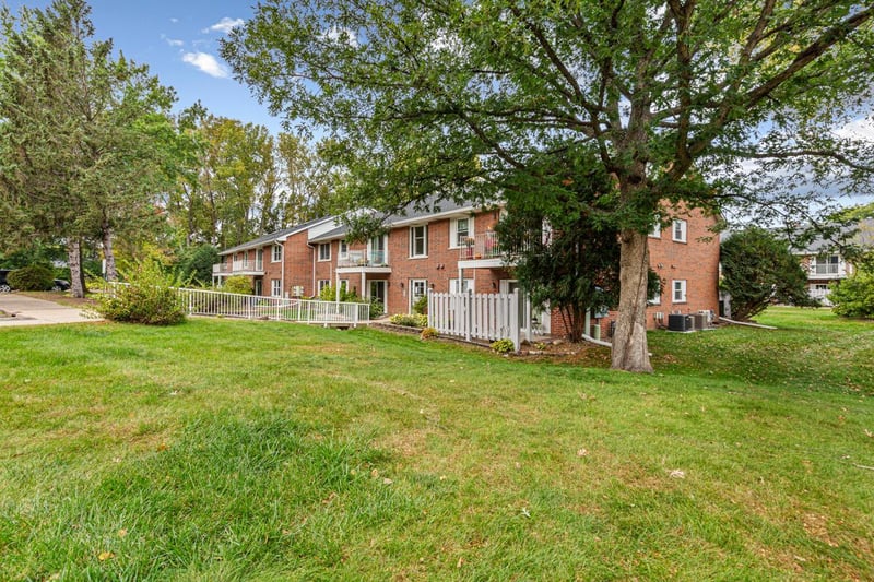 6337 Alderwood Cir #B, Woodbury, MN 55125