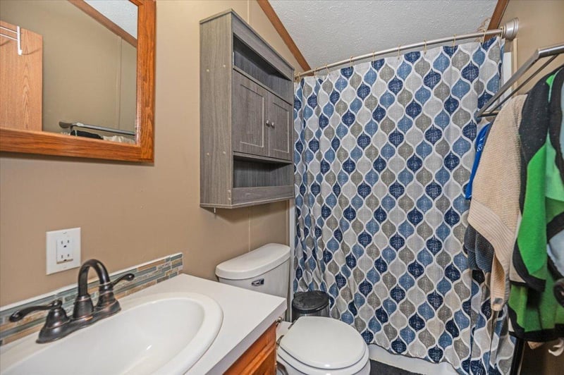 19 Holly Ln, Duluth, MN 55810