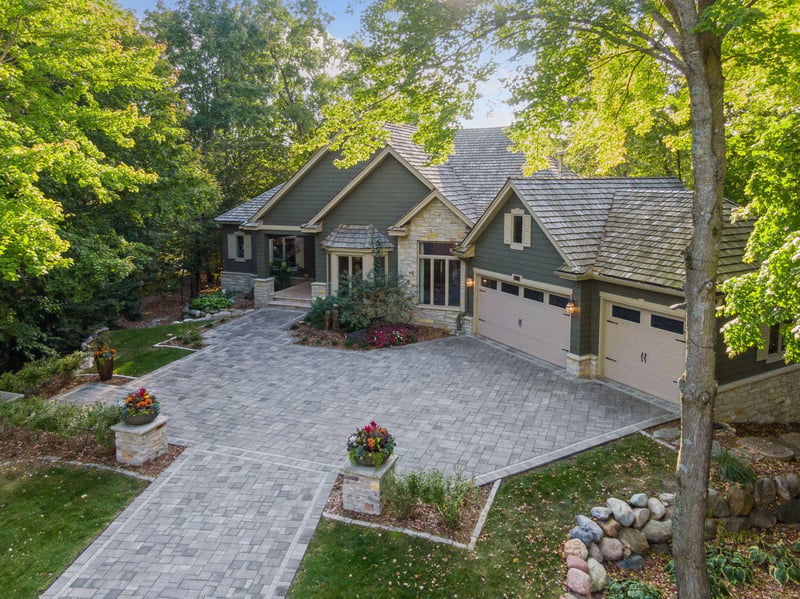 8673 Sherwood Bluff, Eden Prairie, MN 55347