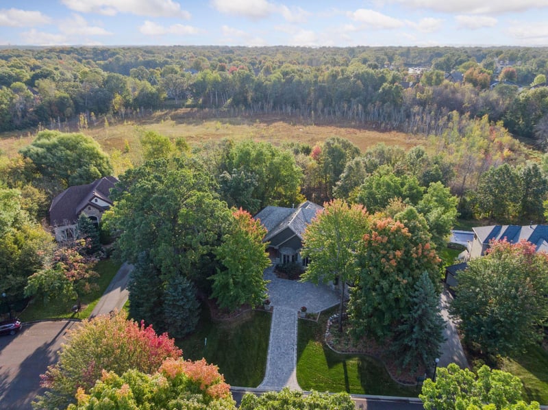 8673 Sherwood Bluff, Eden Prairie, MN 55347