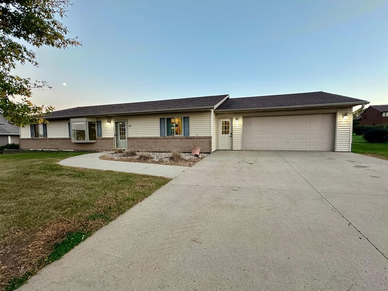 106 E Christensen Dr, Luverne, MN 56156