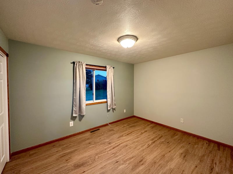 106 E Christensen Dr, Luverne, MN 56156