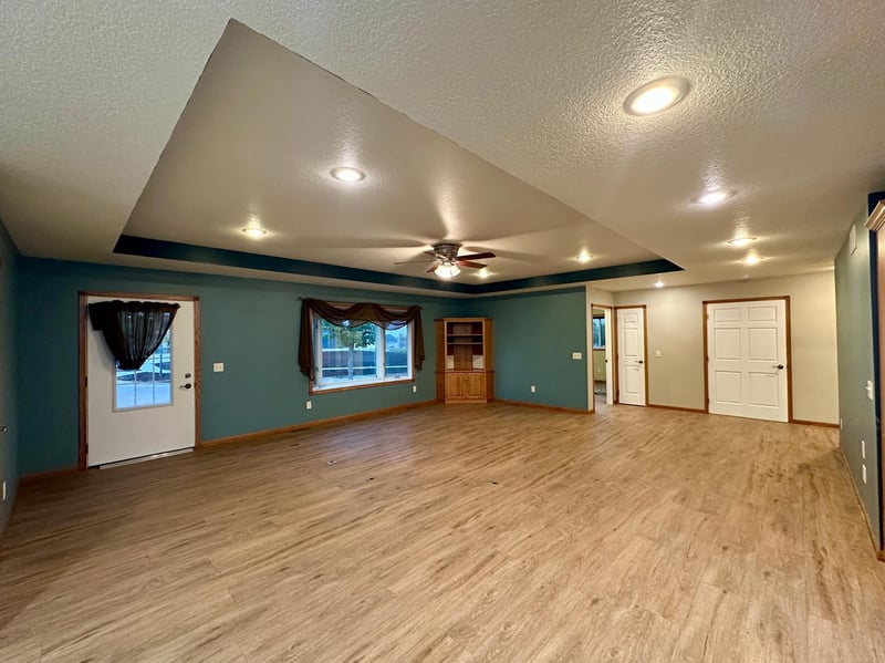 106 E Christensen Dr, Luverne, MN 56156