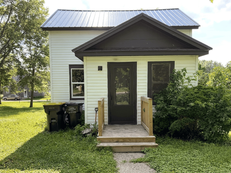 113 1st St SW, Fairfax, MN 55332