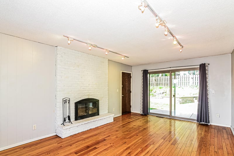 4708 W 102nd St, Bloomington, MN 55437