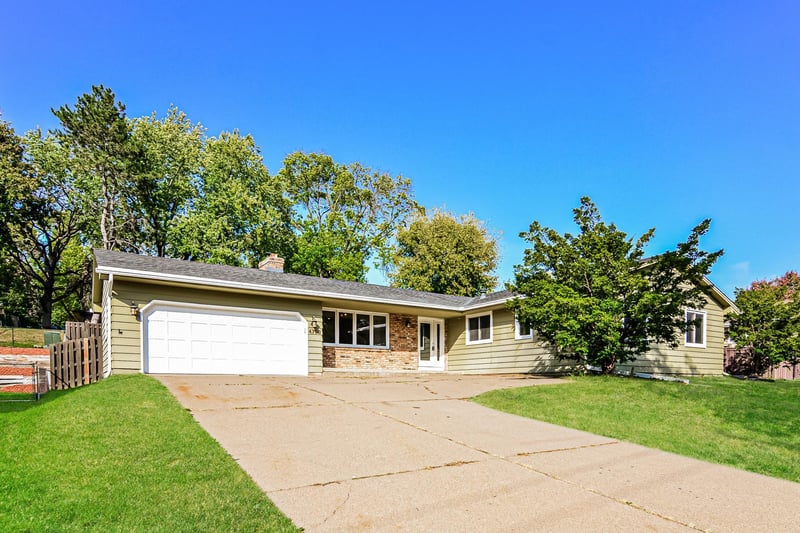 4708 W 102nd St, Bloomington, MN 55437