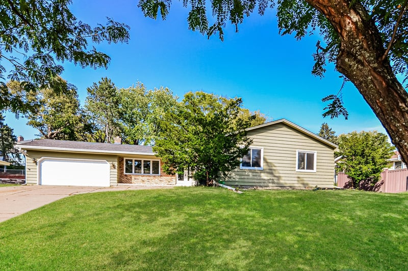 4708 W 102nd St, Bloomington, MN 55437