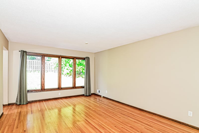 4708 W 102nd St, Bloomington, MN 55437