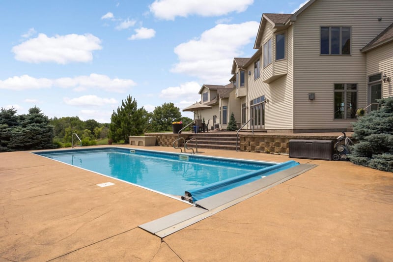 9721 Frontier Ln, Lakeville, MN 55044