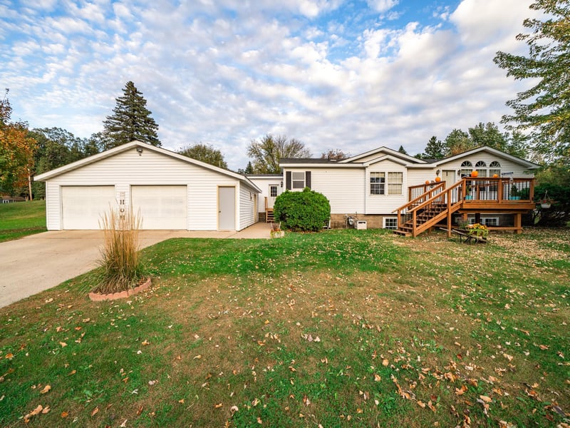 305 Berkey Ave, Swanville, MN 56382