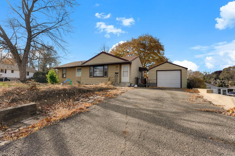 354 12th Ave S, South Saint Paul, MN 55075