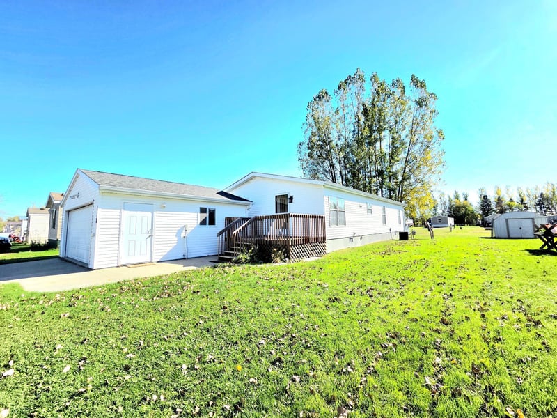 118 Snetting Dr, Thief River Falls, MN 56701