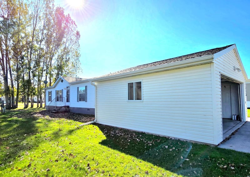 118 Snetting Dr, Thief River Falls, MN 56701