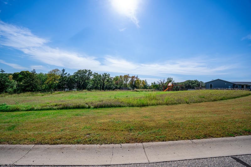 104 Meadow Ln, New London, MN 56273