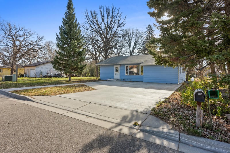 227 1st St NW, Elbow Lake, MN 56531