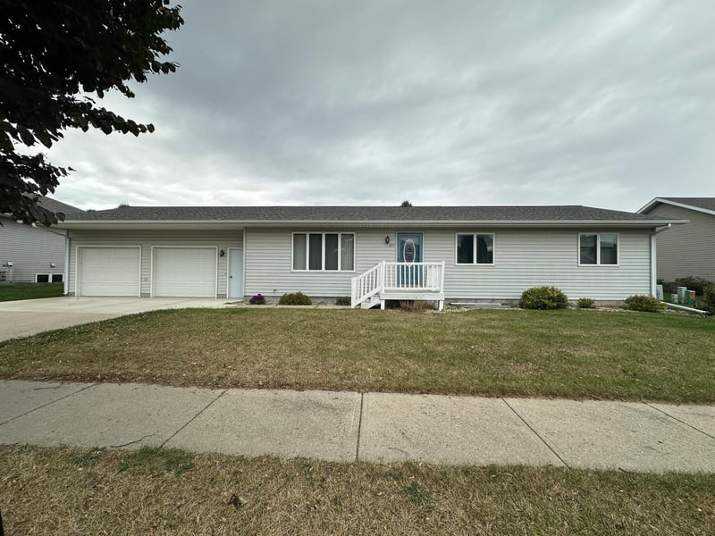 305 E Veterans Dr, Luverne, MN 56156