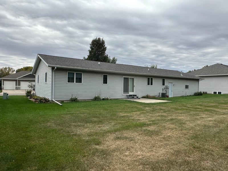 305 E Veterans Dr, Luverne, MN 56156