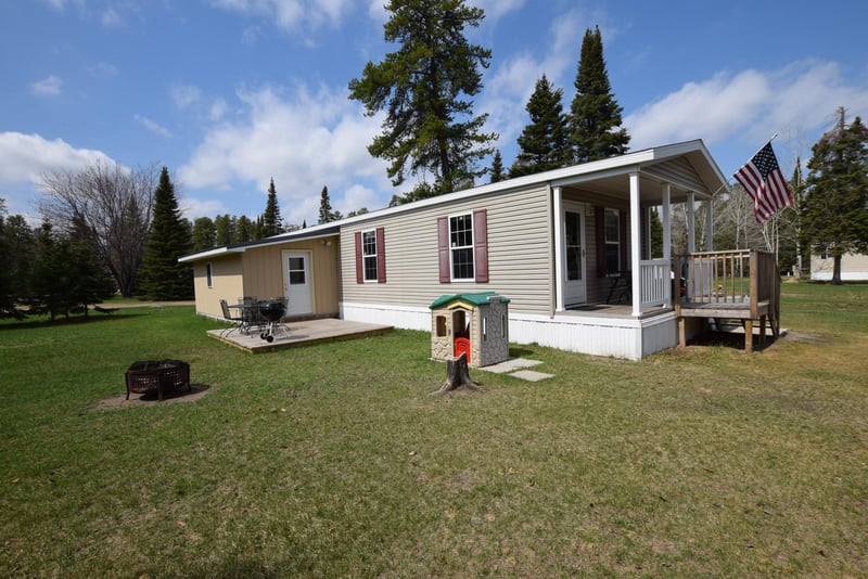 701 7th Lakewood Ave, Warroad, MN 56763