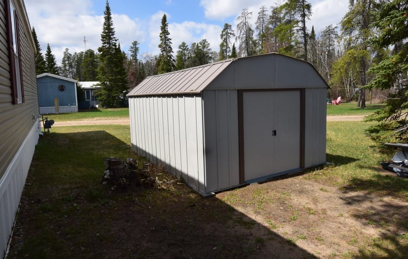 701 7th Lakewood Ave, Warroad, MN 56763