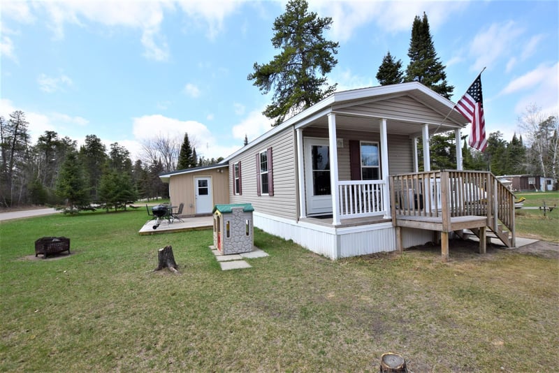 701 7th Lakewood Ave, Warroad, MN 56763