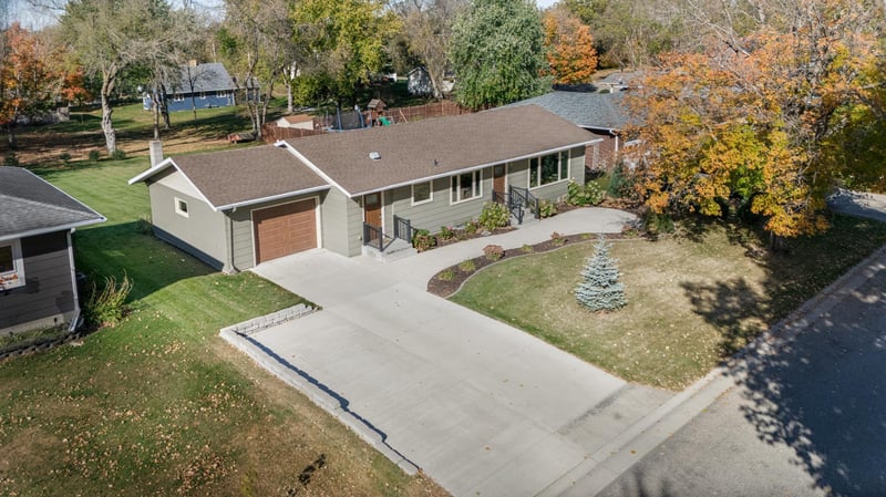 606 5th St SE, Pelican Rapids, MN 56572