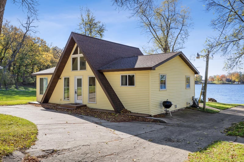 15690 Blackhawk Rd, Lake Park, MN 56554